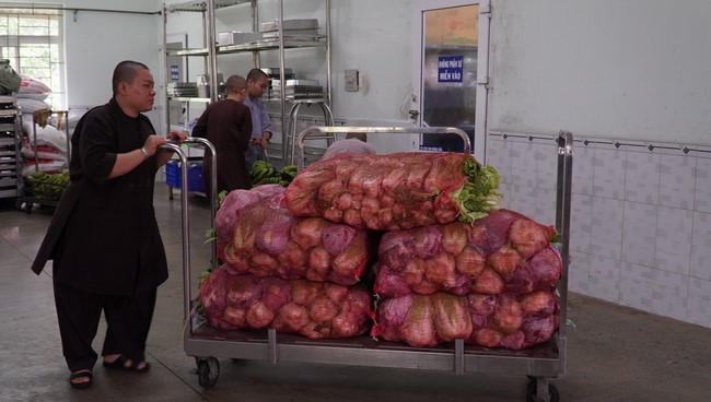 Continuing to support people in need in the Covid-19 pandemic of Hoang Phap Pagoda (series 4)